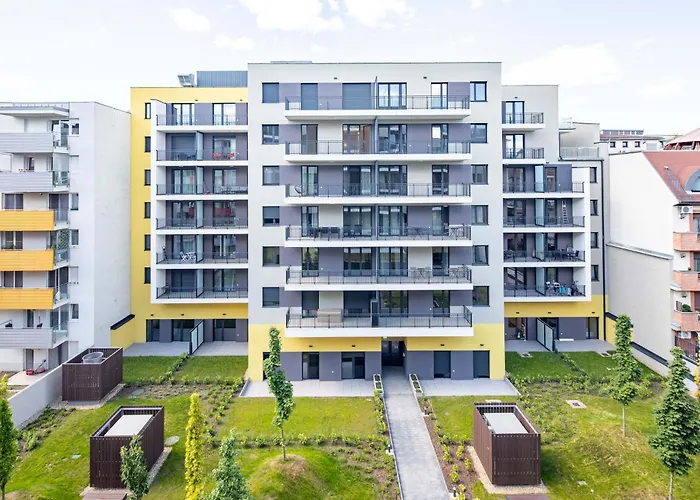 Central - Free Parking - Large Balcony